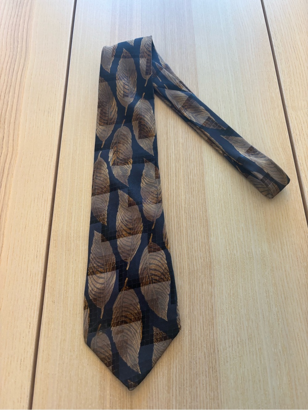 HUGO BOSS tie silk/viscose blend!